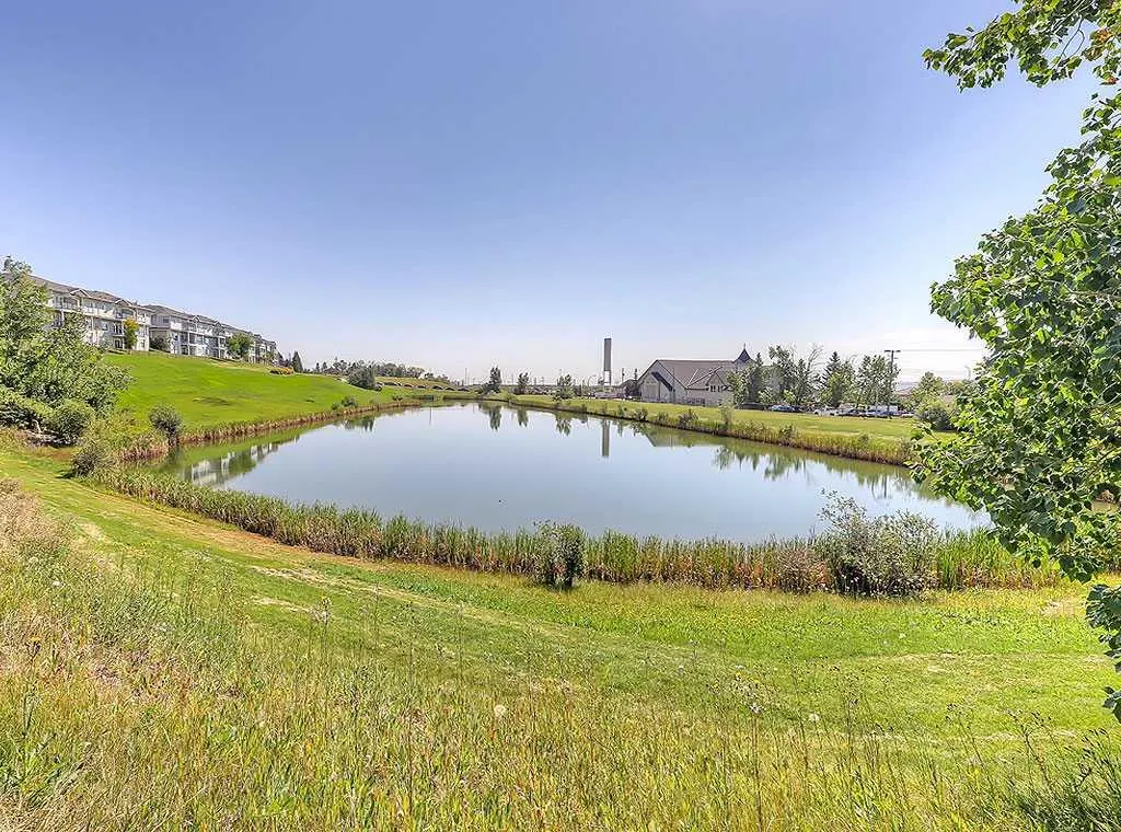 427 Rocky Vista Gardens NW