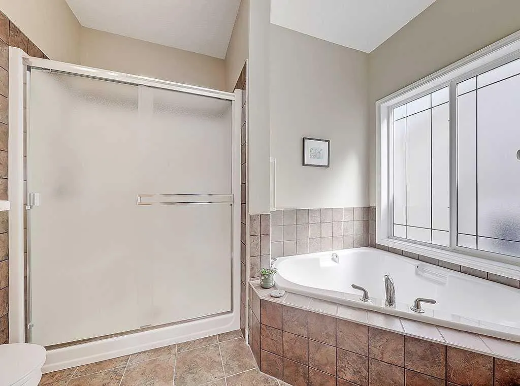 427 Rocky Vista Gardens NW