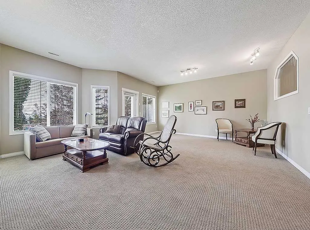 427 Rocky Vista Gardens NW