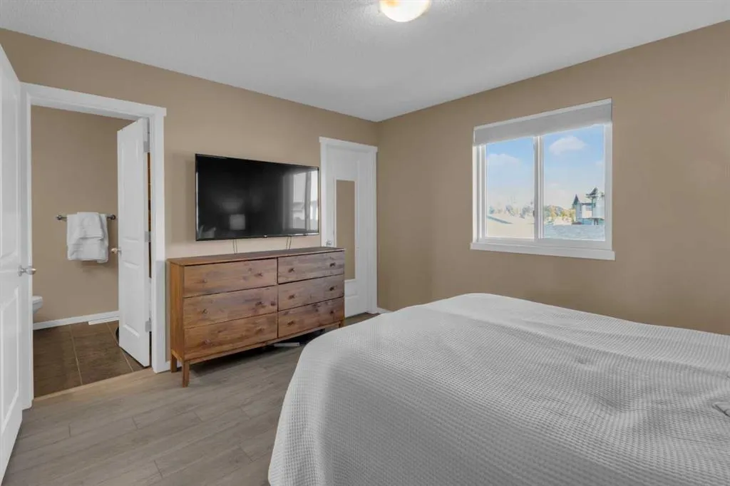 132 Walden Gate SE