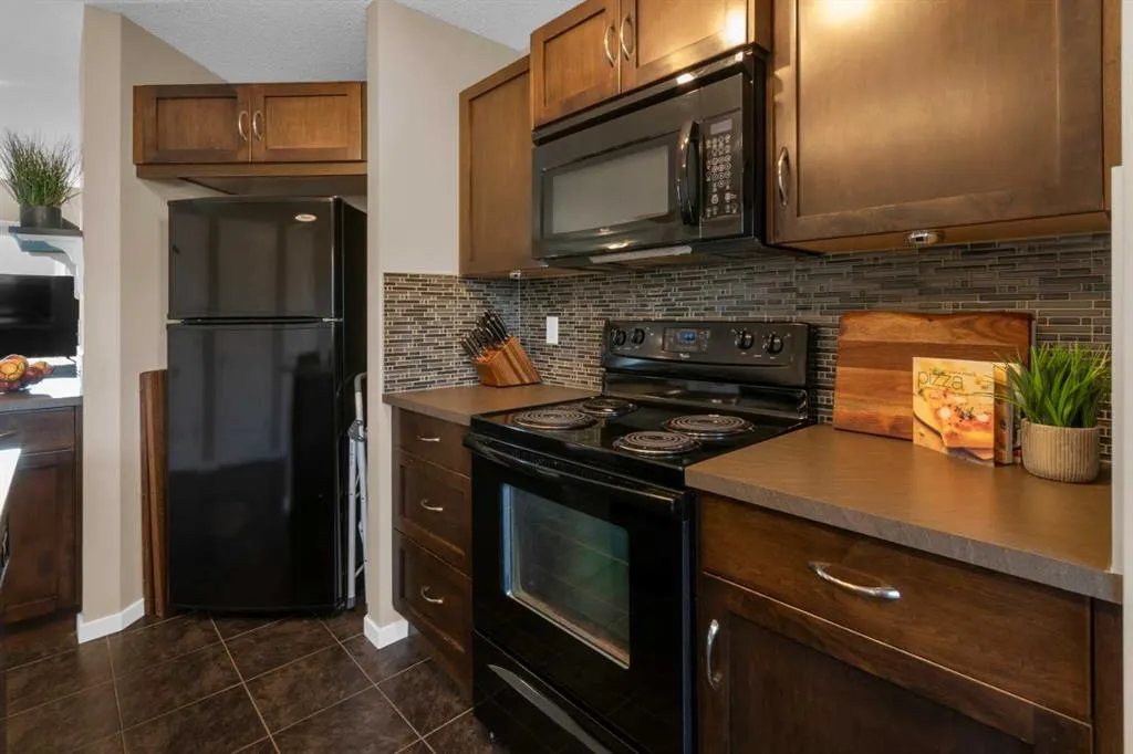 132 Walden Gate SE