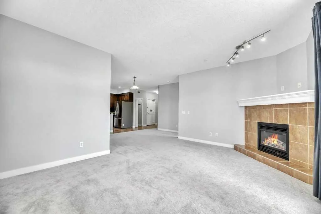 1005B Westmount Drive, #102