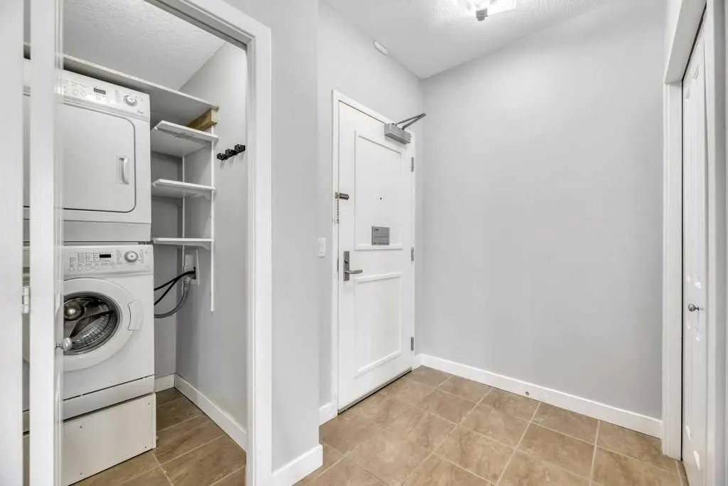 1005B Westmount Drive, #102