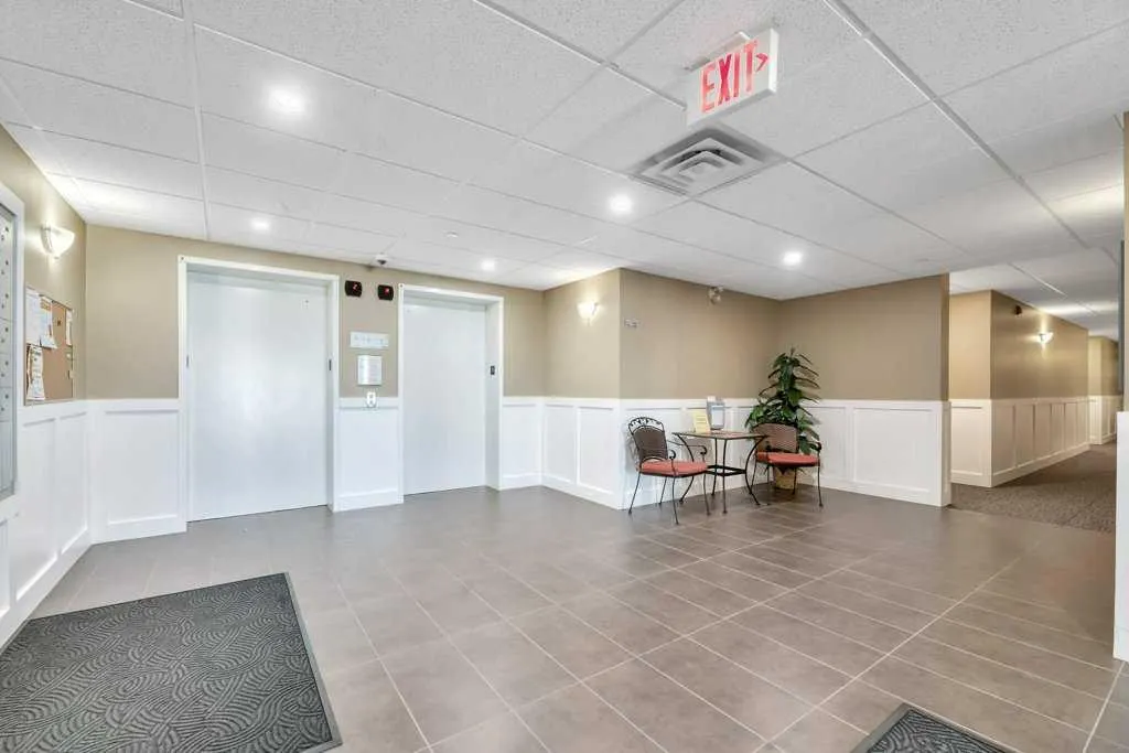 1005B Westmount Drive, #102