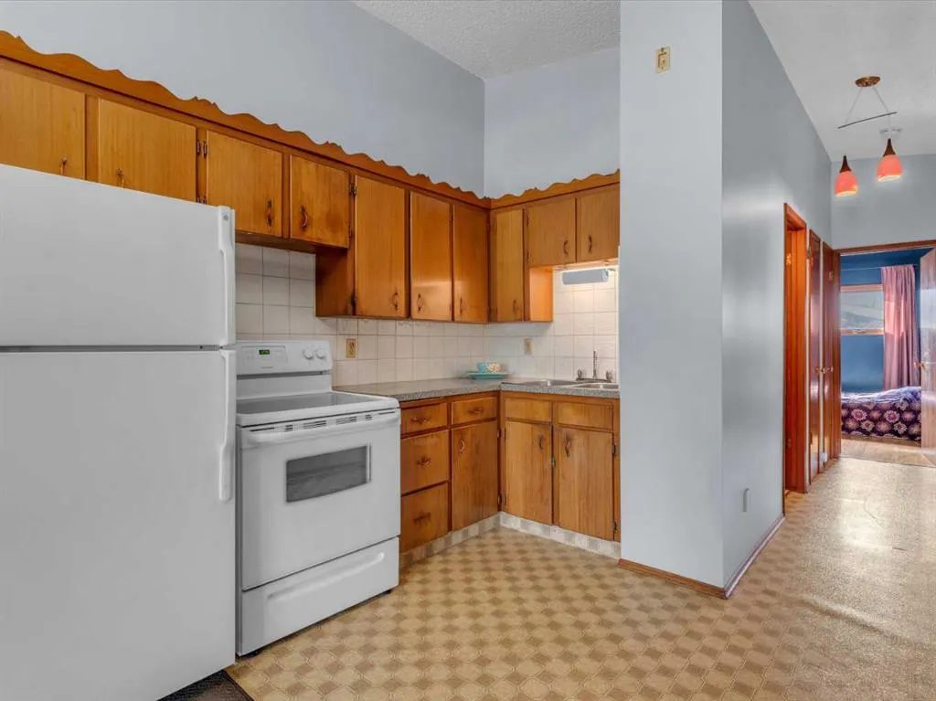 2833 / 2835 14 Avenue SE