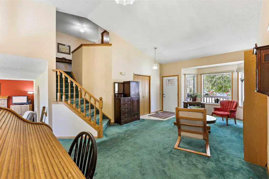 104 Hawkmount Close NW