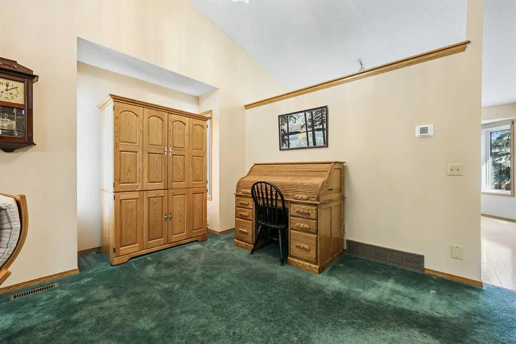 104 Hawkmount Close NW