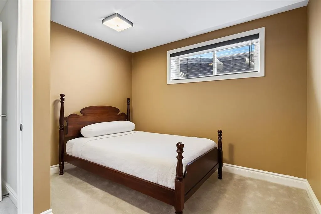 1351 New Brighton Park SE