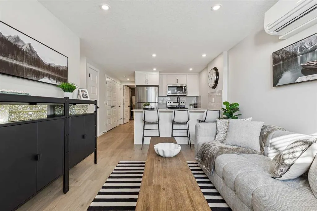 135 Mahogany Parade SE, #105