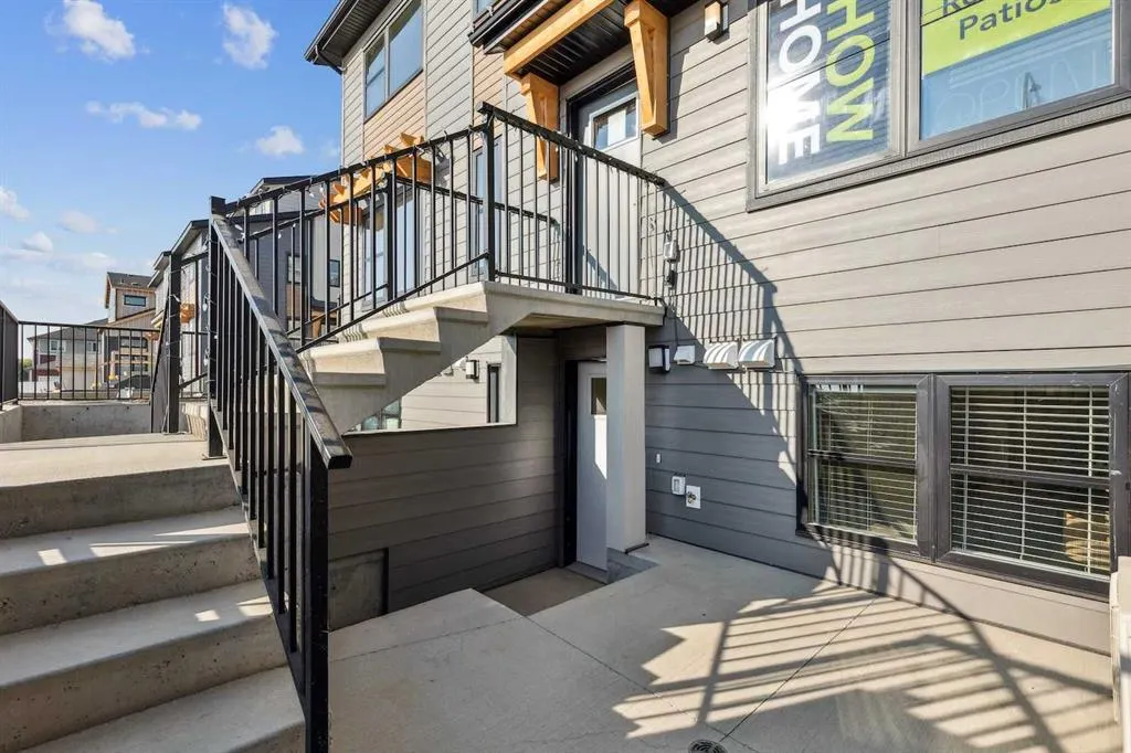135 Mahogany Parade SE, #105