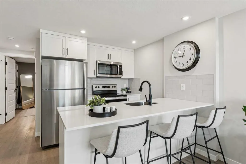 135 Mahogany Parade SE, #105