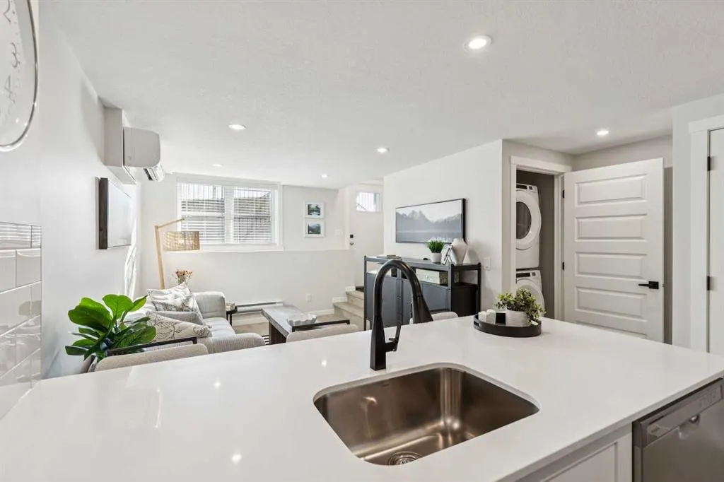 135 Mahogany Parade SE, #105