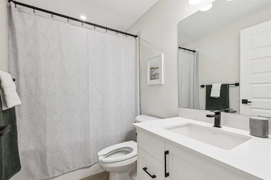 135 Mahogany Parade SE, #105