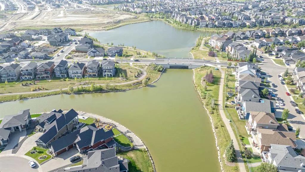 298 Canals Crossing