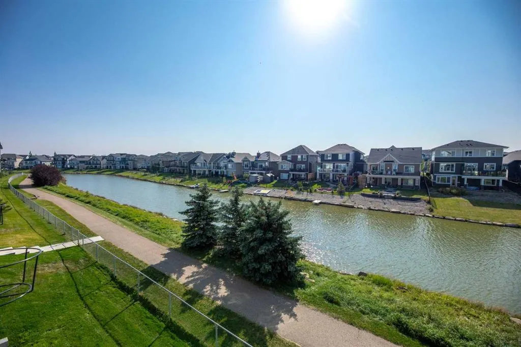 298 Canals Crossing