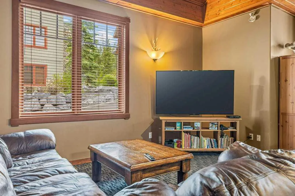150 Crossbow Place, #301