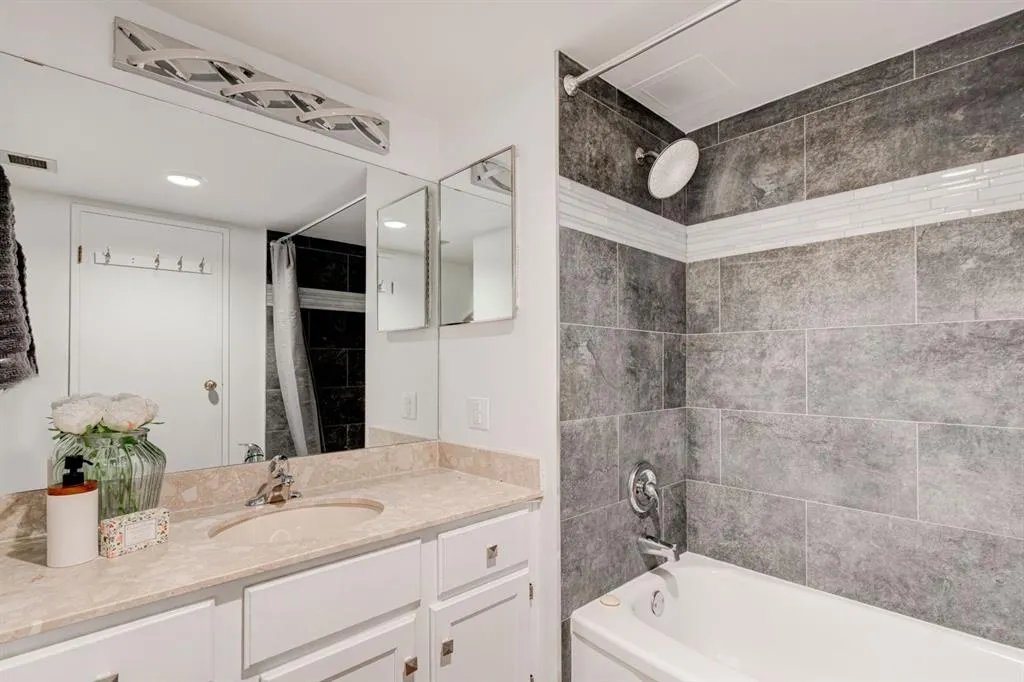 330 26 Avenue SW, #901