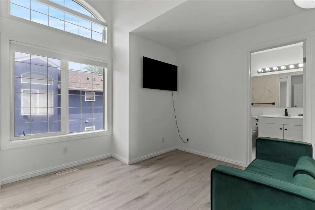 402 2 Avenue NE, #102