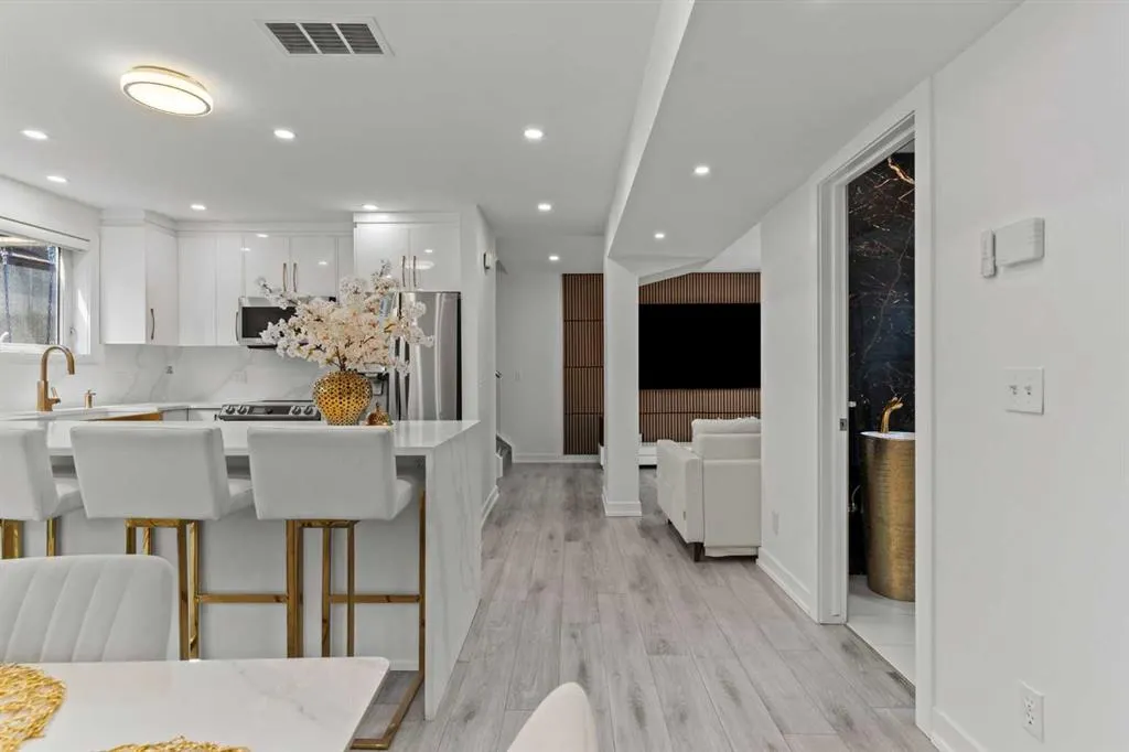 402 2 Avenue NE, #102