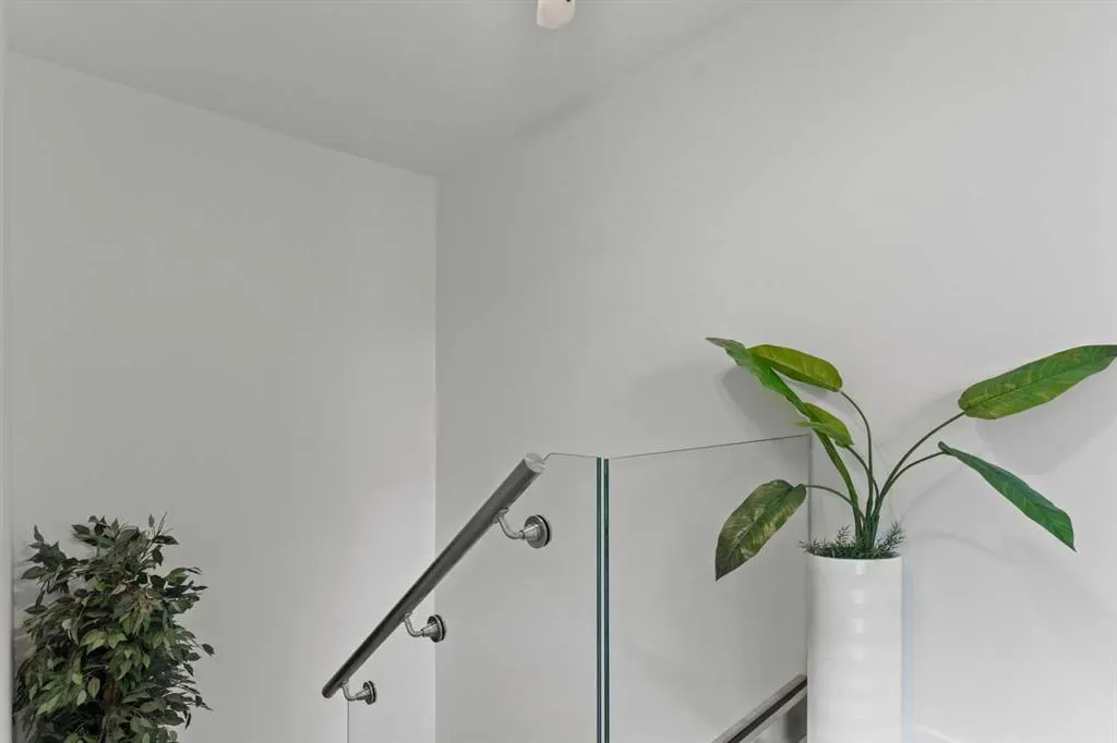 402 2 Avenue NE, #102