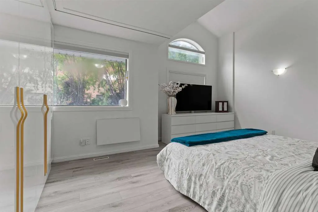 402 2 Avenue NE, #102
