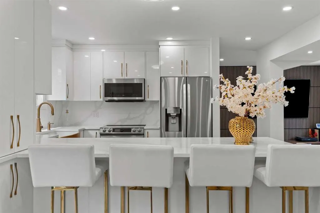 402 2 Avenue NE, #102