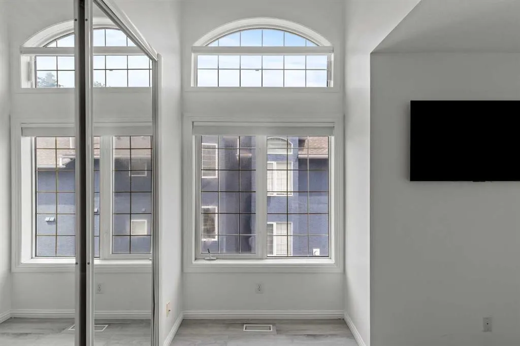 402 2 Avenue NE, #102