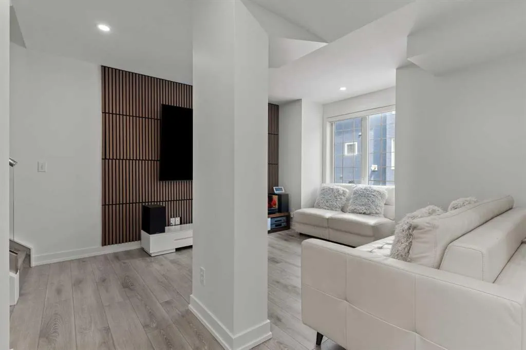402 2 Avenue NE, #102