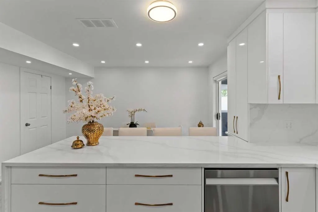 402 2 Avenue NE, #102