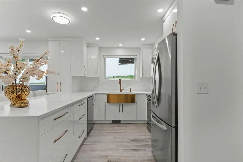 402 2 Avenue NE, #102
