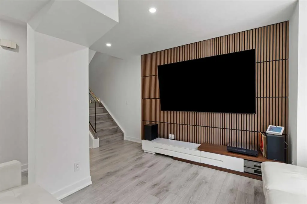 402 2 Avenue NE, #102