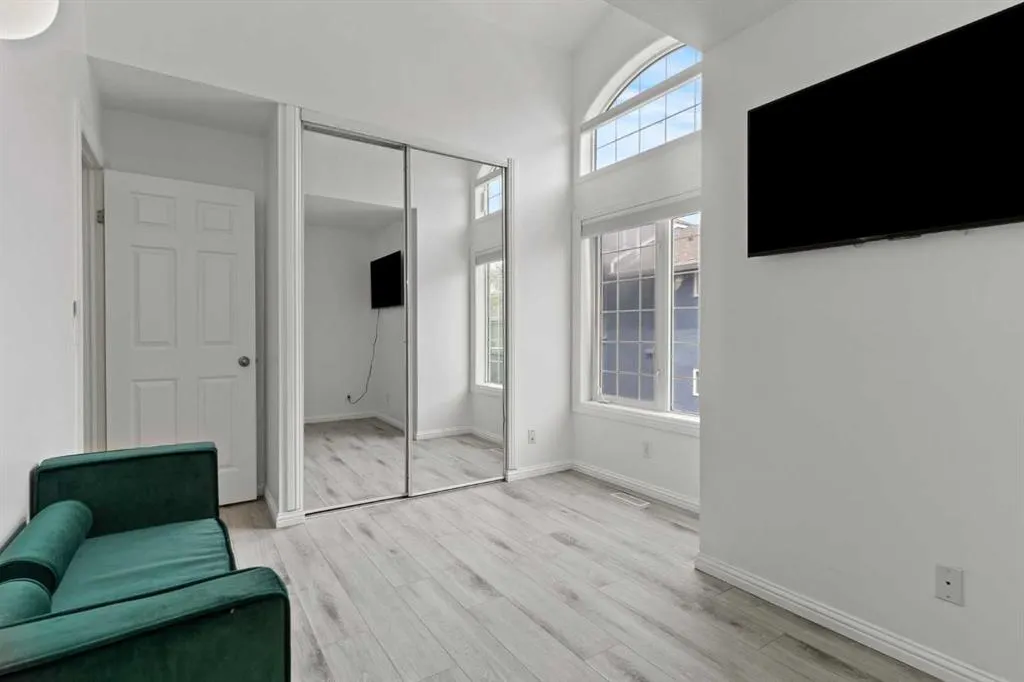 402 2 Avenue NE, #102