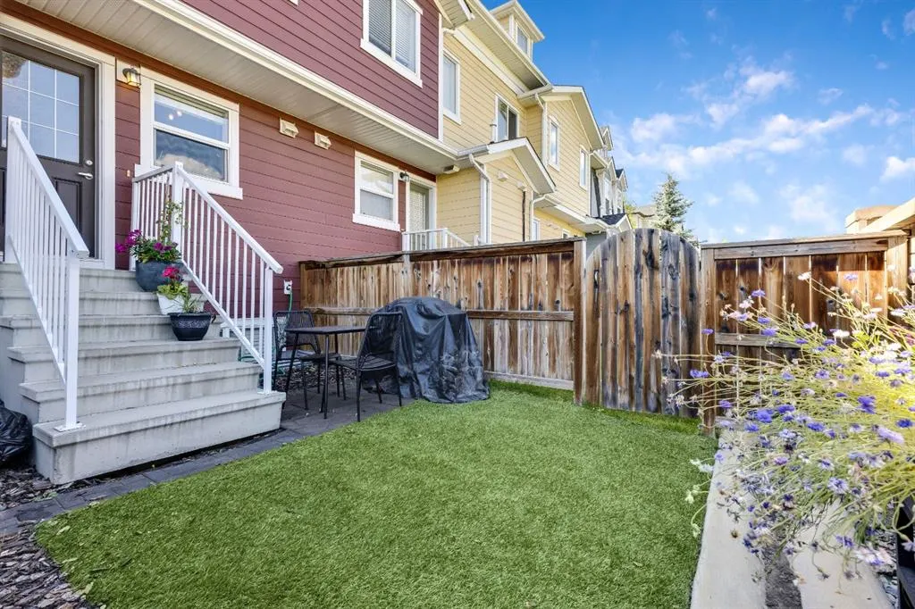 220 Mckenzie Towne Close SE