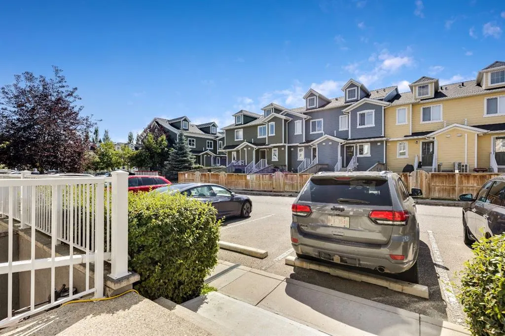 220 Mckenzie Towne Close SE