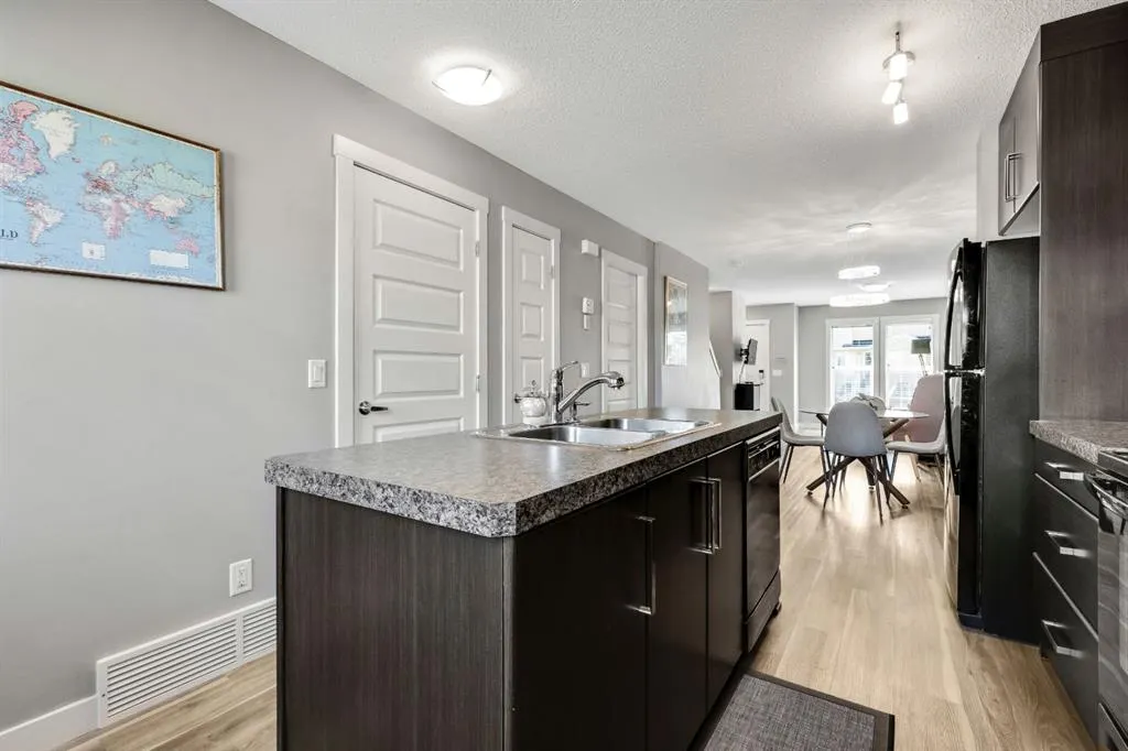 220 Mckenzie Towne Close SE