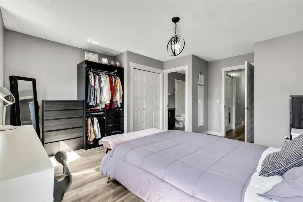 220 Mckenzie Towne Close SE