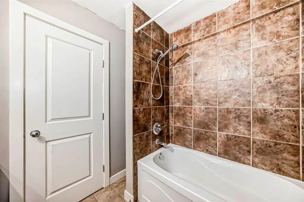 275 Columbia Boulevard W, #12
