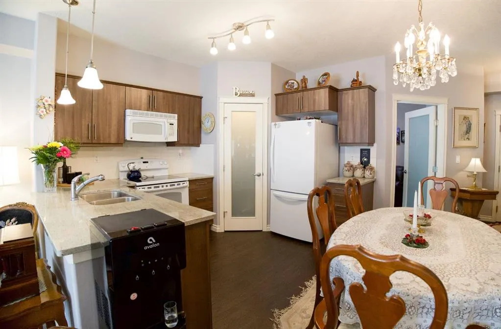 6 Michener Boulevard, ##123