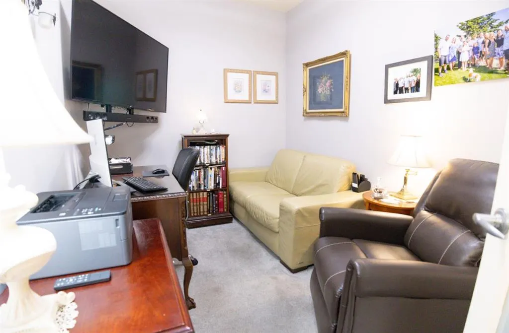 6 Michener Boulevard, ##123