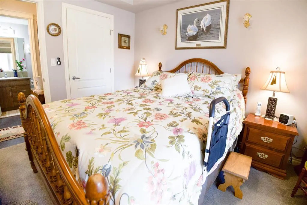 6 Michener Boulevard, ##123