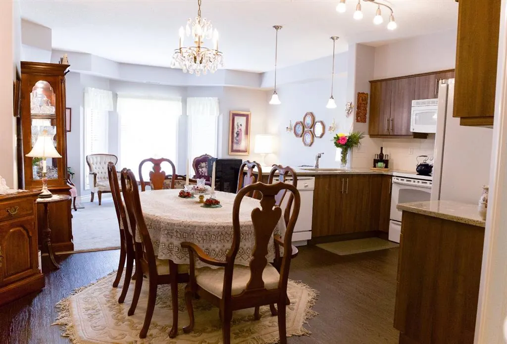 6 Michener Boulevard, ##123