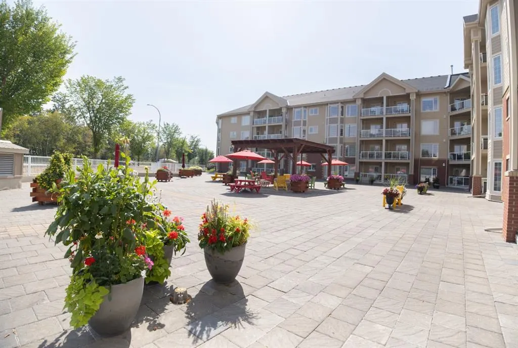 6 Michener Boulevard, ##123