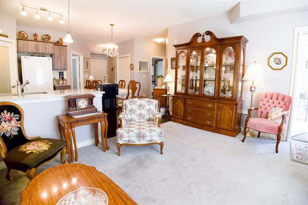 6 Michener Boulevard, ##123
