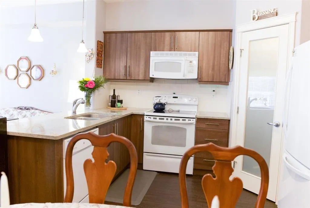 6 Michener Boulevard, ##123