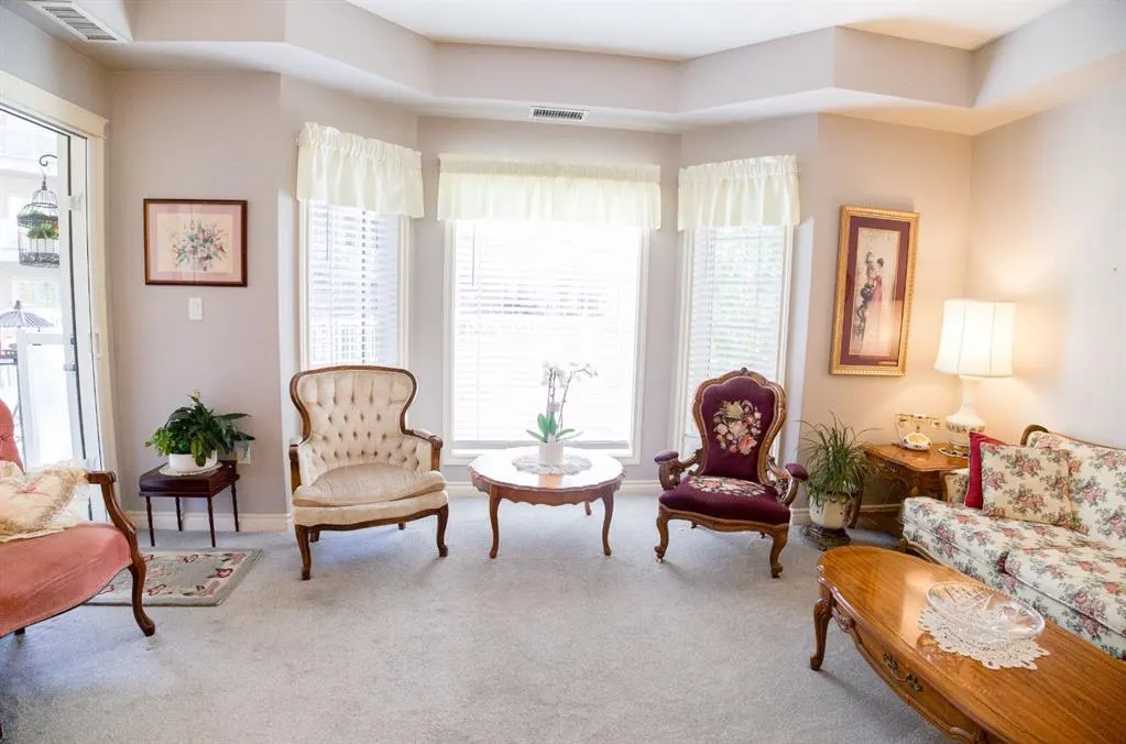 6 Michener Boulevard, ##123