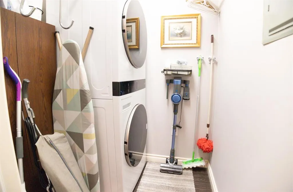 6 Michener Boulevard, ##123