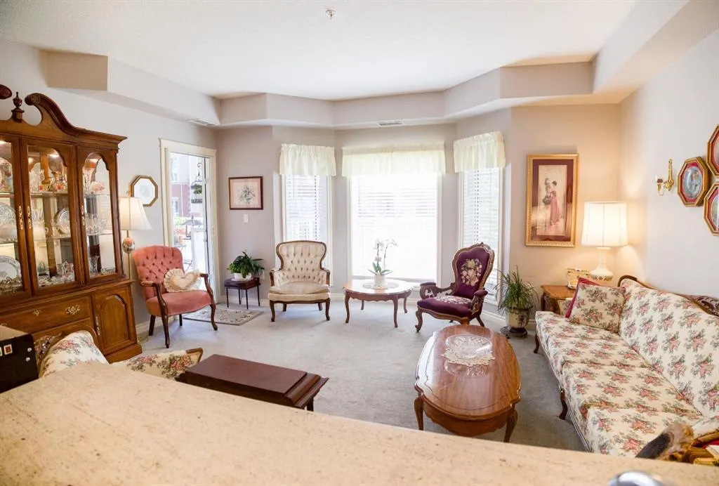 6 Michener Boulevard, ##123