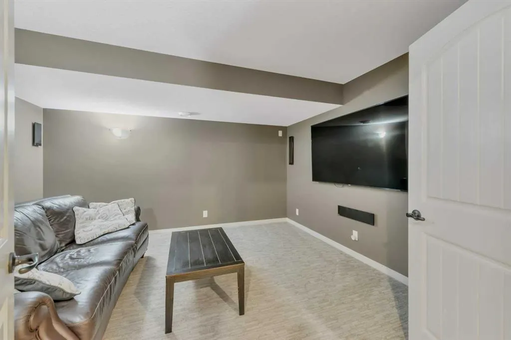 34 Leaside Crescent