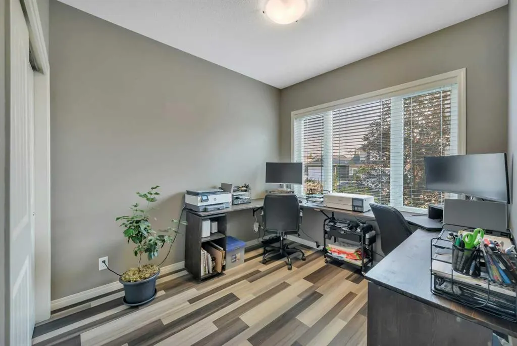 34 Leaside Crescent