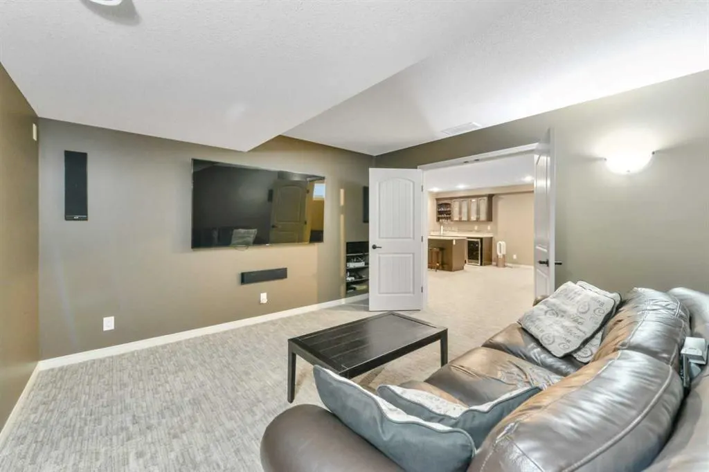 34 Leaside Crescent